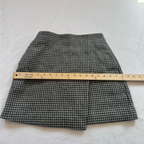 Uniqlo Monochrome Houndstooth Mini Skirt - Picture 7 of 11